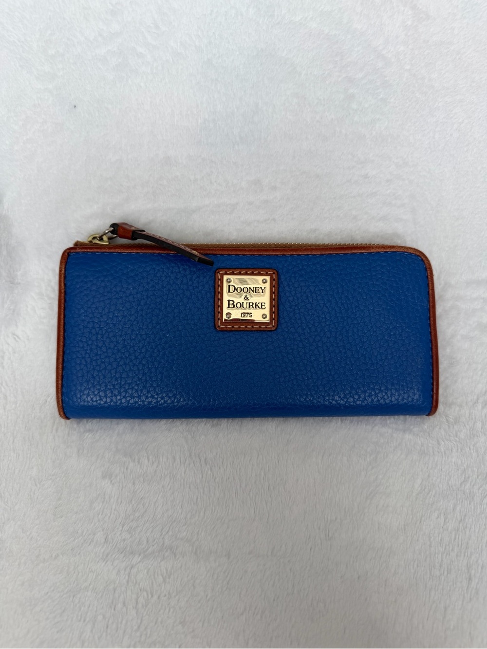 Dooney & Bourke Pebble Zip Clutch Wallet